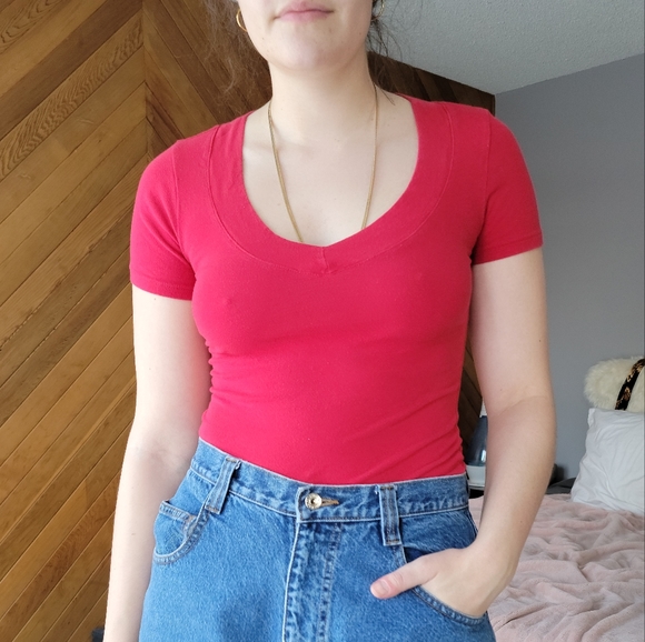 Forever21 Old Style Red Stretchy V Neck 2000s T Shirt - Picture 8 of 9